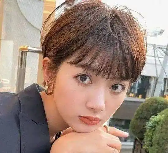 可盐可甜的女生超短发发型推荐,时髦干练随你怎么选