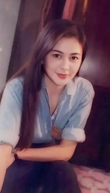 昔日被誉为香港娱乐圈的颜值巅峰——关之琳,她的辉煌岁月无人不知