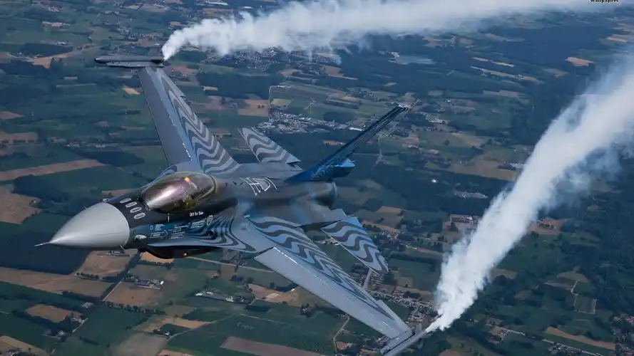 翱翔的飞机高清锁屏壁纸