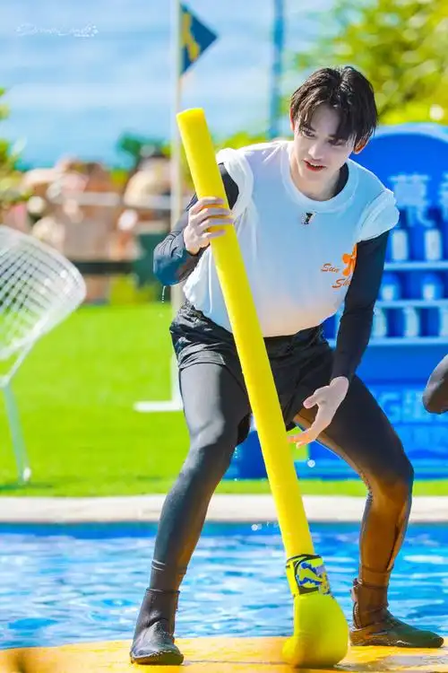 黄旭熙奔跑吧##黄旭熙手臂肌肉