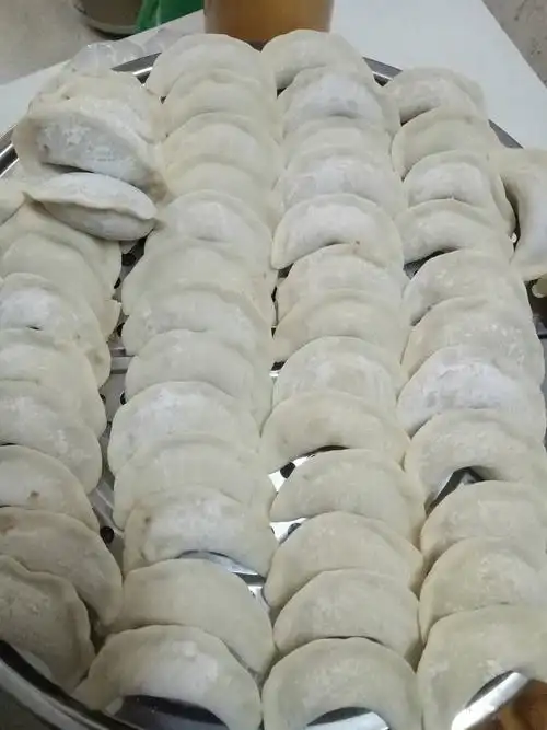 自己包的饺子.
