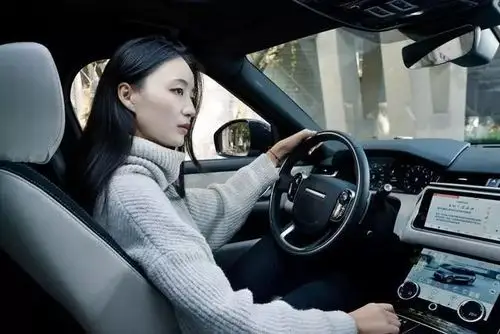 明明可以靠颜值却偏靠实力,路虎揽胜星脉凭啥打动女人心