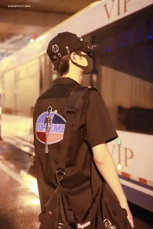 王一博机场照2019729