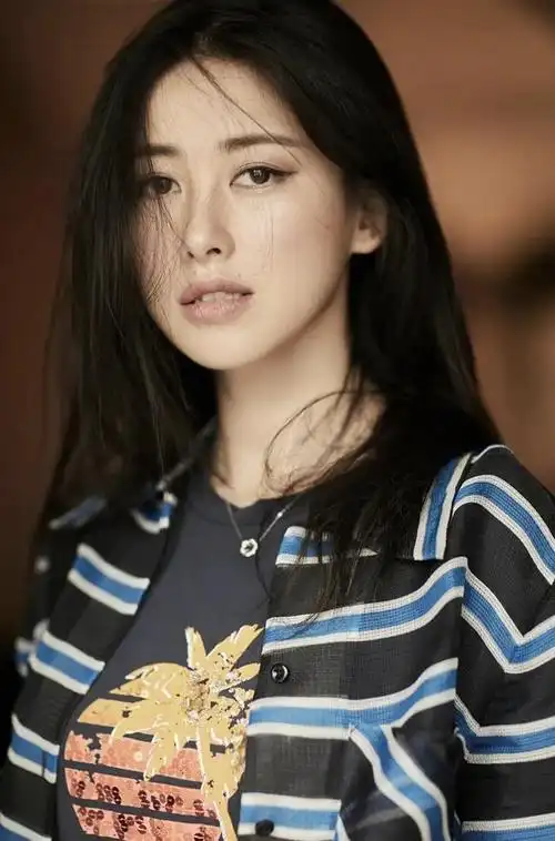 朱珠,别看这么性感,这么诱人,这样的有女人味,却是从未有过绯闻.