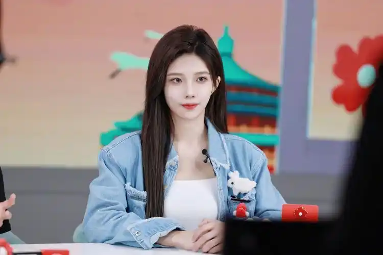 乡村振兴公益传播官snh48沈梦瑶爱心直播返图