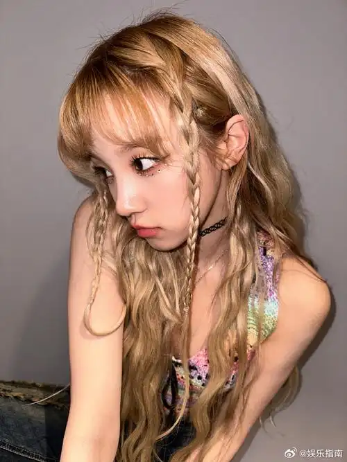 宋雨琦黑色choker