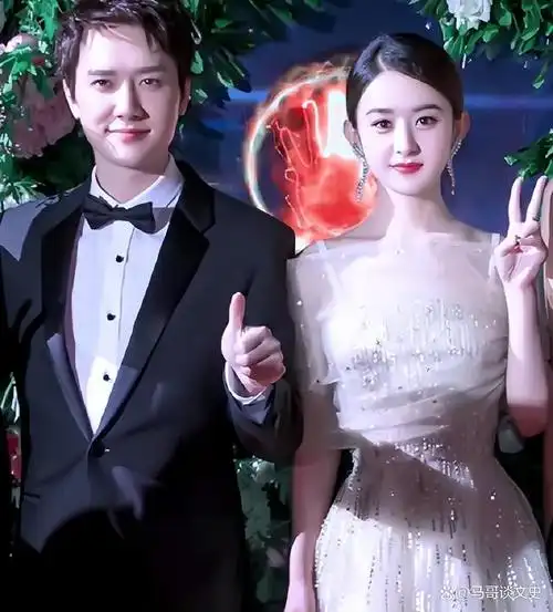 赵丽颖离婚后一家三口首同框!与冯绍峰穿情侣装疑复合,画面温馨