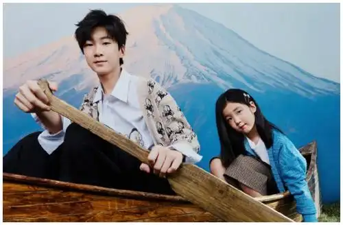 张亮儿子女儿同拍大片,天天爽朗帅气,妹妹乖巧可爱,都是高颜值__财经