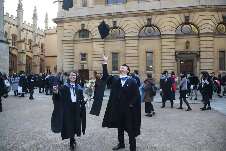 牛津大学毕业典礼(2017.11)