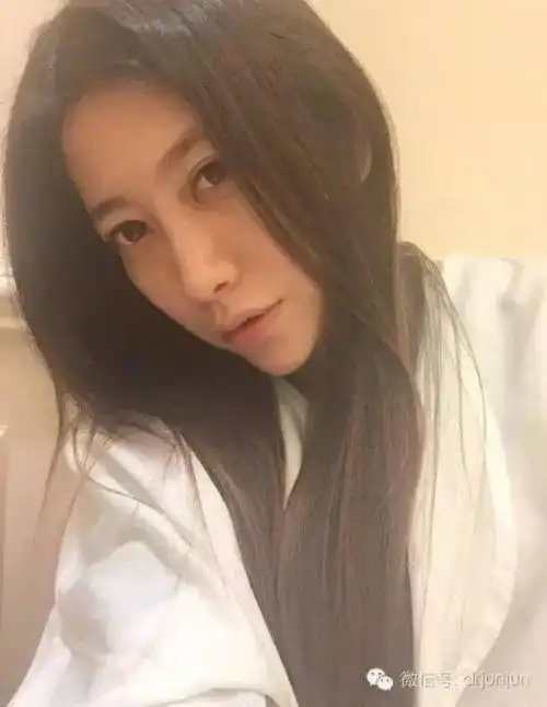 余征瑶博客示爱陈晓07年,正在中戏读书的陈晓与安徽老乡,歌手许嵩的