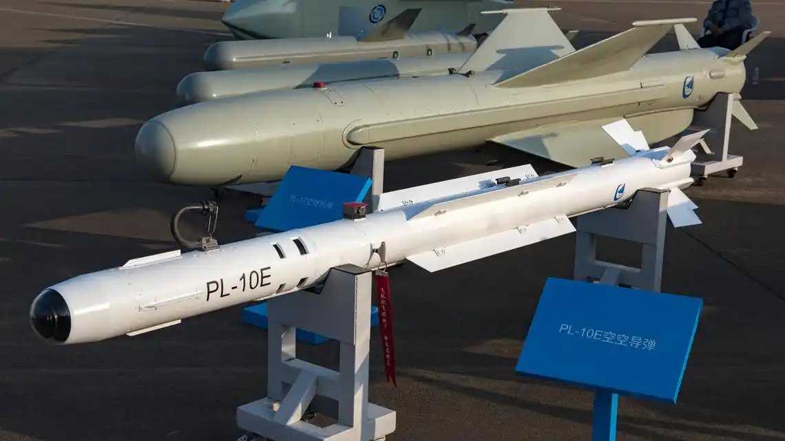 国产 pl-10近距空空弹资料图,图片摄于2016年珠海航展.