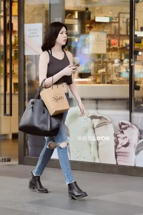 街拍成都太古里六月穿衣搭配精选一