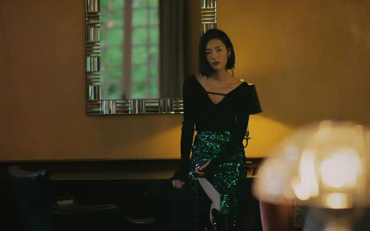 刘雯优雅大气高清桌面壁纸