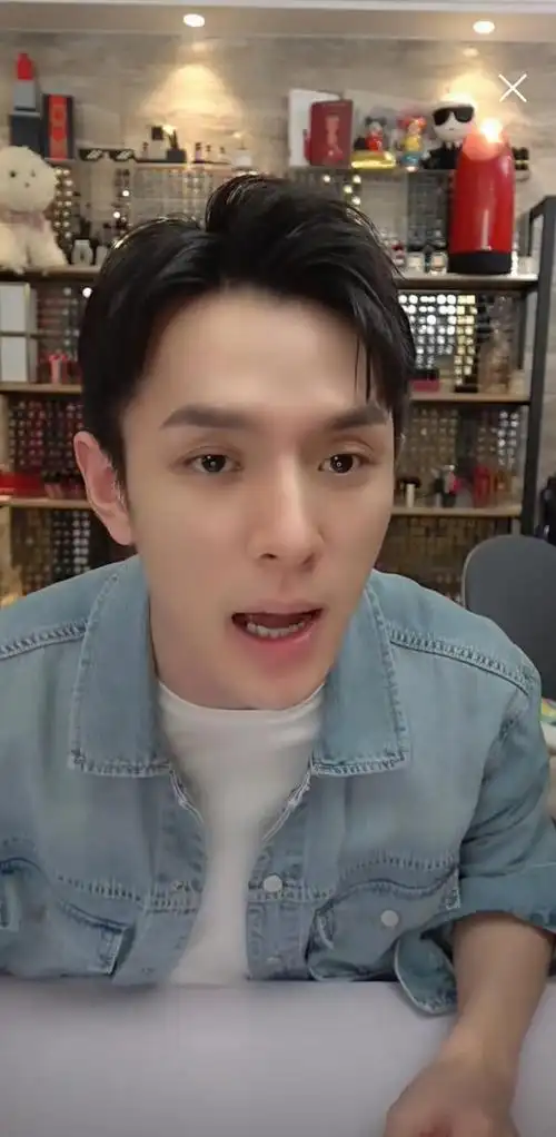 李佳琦直播忘开美颜真实皮肤状况惊呆网友回应直言最近太累