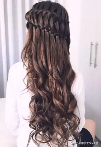 「发型diy」30款美观实用的中长卷发编发,小女人韵味十足