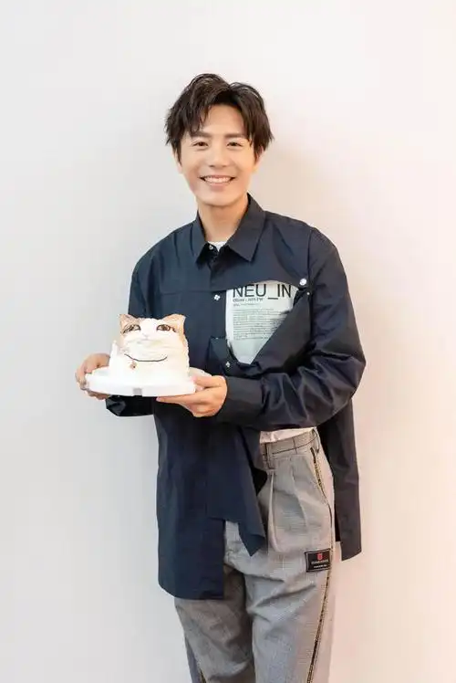 韦礼安33岁生日发新歌 创作灵感来自家中三只猫咪