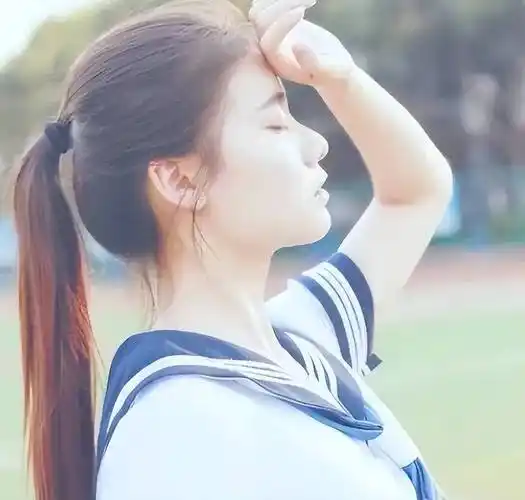 家长纳闷:"高马尾"在中学生里逐渐消失,低马尾鲶鱼头取而代之_发型