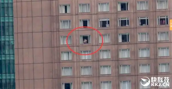 上海外滩249亿像素照片惊现酒店裸男