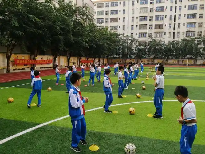 海口市美兰区中小学体育足球课教学研讨教学活动