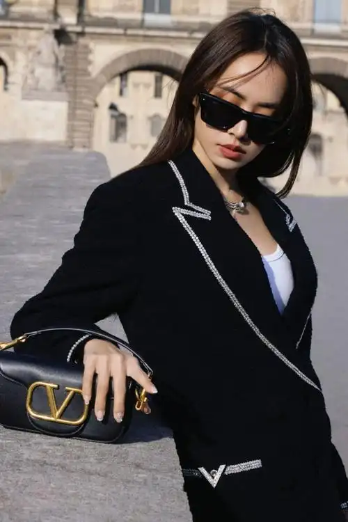 台湾天之骄女蔡依林巴黎街拍大赏这美腿秒杀内娱一大片女星哦