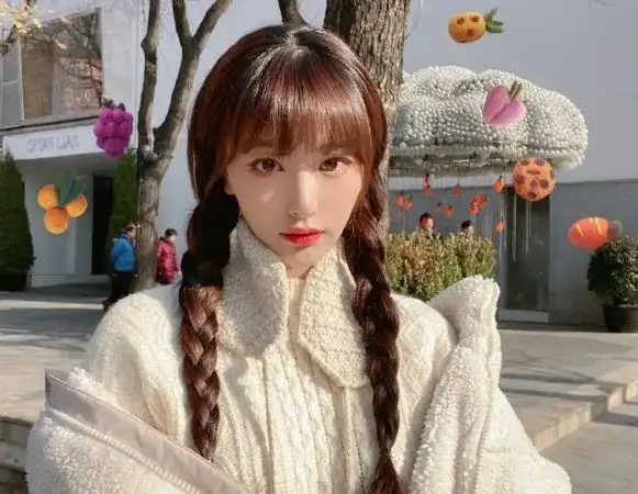 孔雪儿为何一直都是齐刘海看了她露额头的照片瞬间就明白了