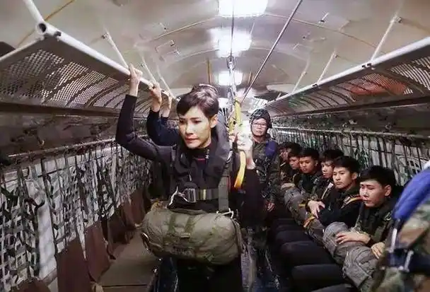 泰国王妃86天被废,宫斗失败:王的女人到底经历了什么?_妮娜_拉隆_王室