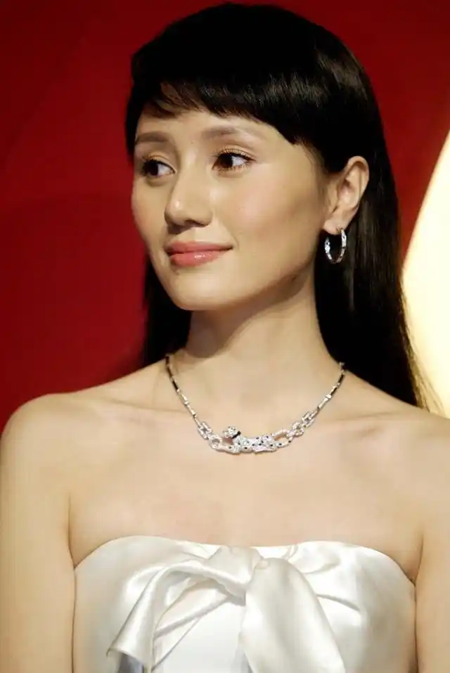 终于知道为啥袁泉不留长发了,美成这个样子,谁能承受得住