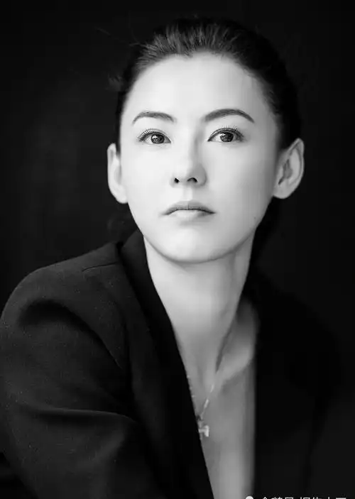 美回"柳飘飘"!张柏芝最新写真曝光,颜值重回巅峰