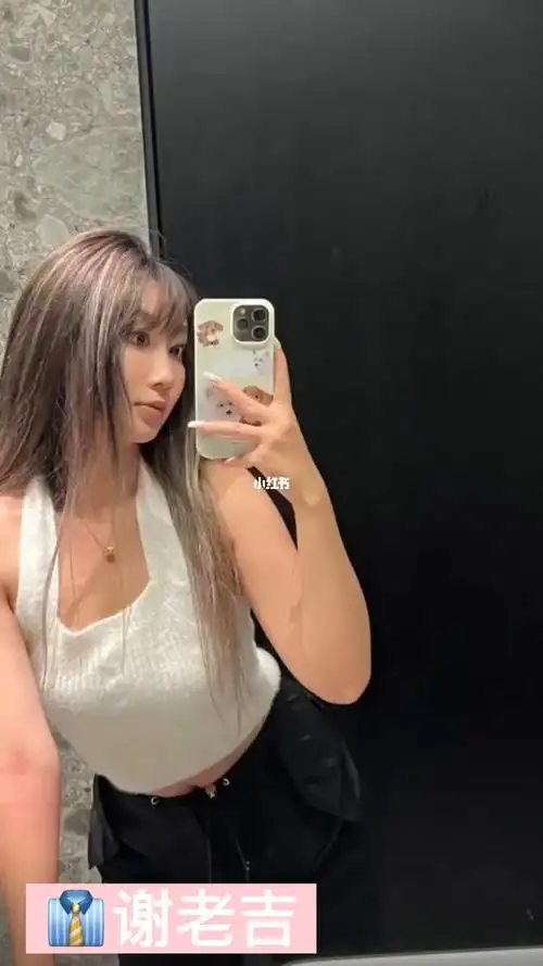 160cm105斤简单精致的女孩