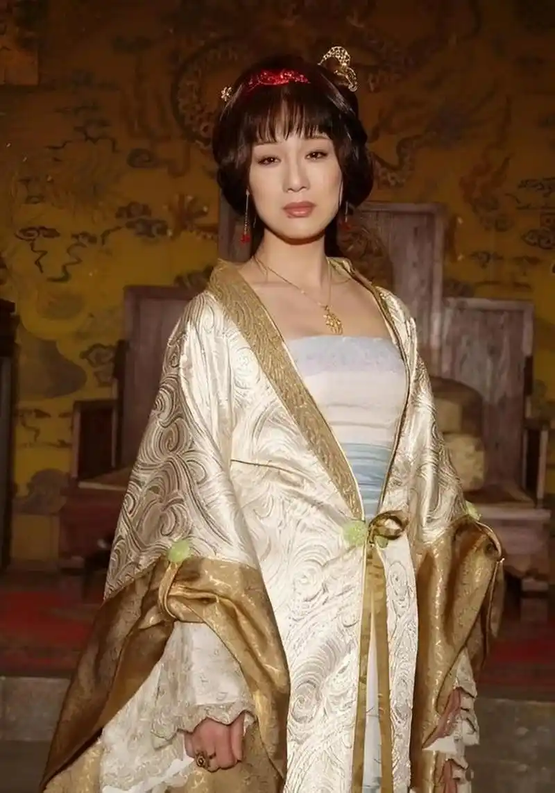 [鲜花][鲜花][鲜花] 李建群身姿曼妙,气质端庄,眼神柔情似水,真的是