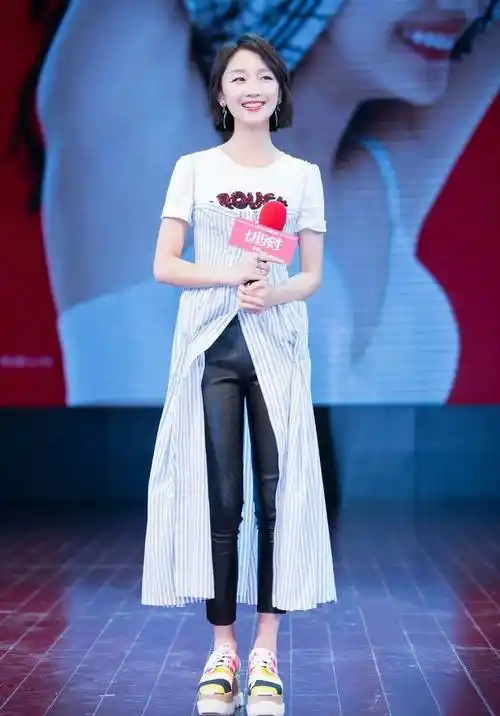 刘亦菲带火了一种新穿法:裙子 裤子混搭,居然意外的好看_牛仔裤_明星