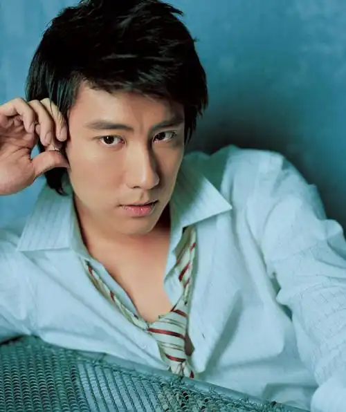 艺名:陈司翰  原名:陈振华