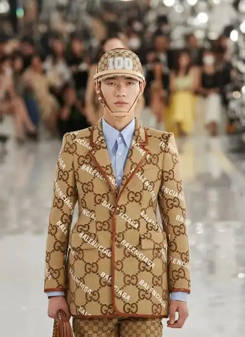 t型台|刘耀文的男模身材遇到gucci皮衣——请半永久吧_腾讯新闻