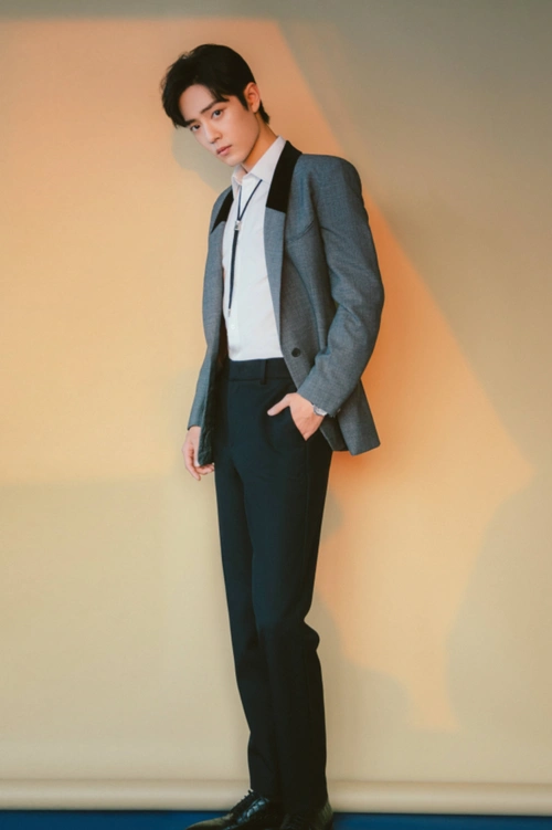 原创肖战解锁马丁靴新穿法,和裤子"融为一体",穿出1米3大长腿!