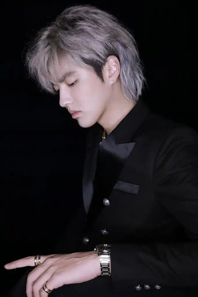 2018秋冬米兰时装周:吴亦凡亮相发布会