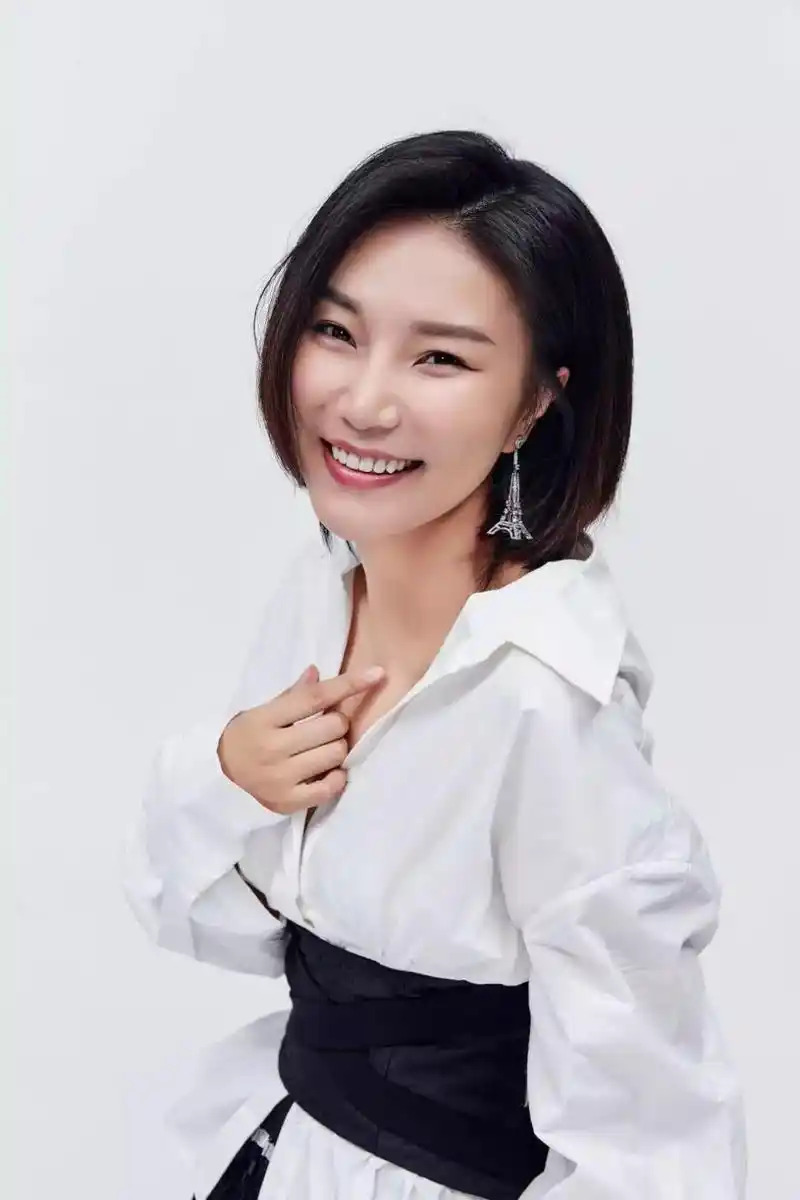 乌日娜用喜剧的角度看待生活