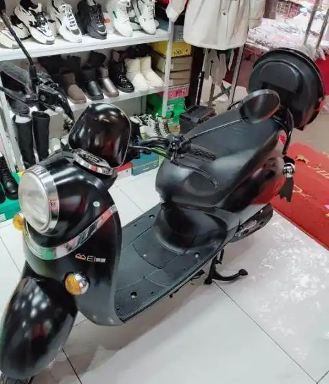 急转九成新新蕾新款龟王电动车一辆