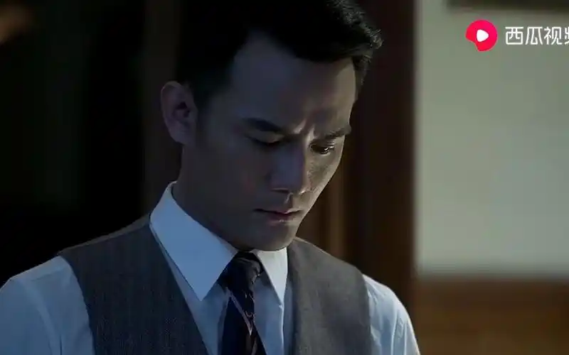 【伪装者】阿诚一看到养母到家立马不开心了,竟是幼年受到了养母的