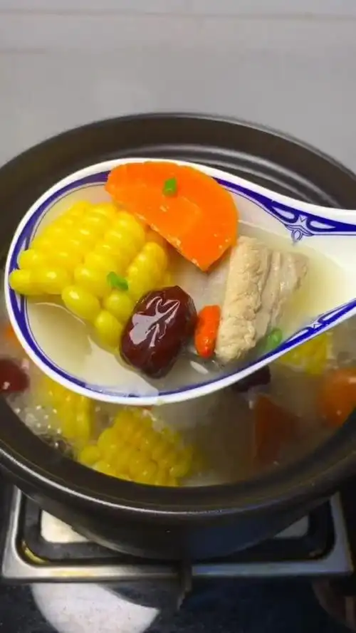 在家闲着没事煲汤喝吧,毕竟在家也要补补营养啊!