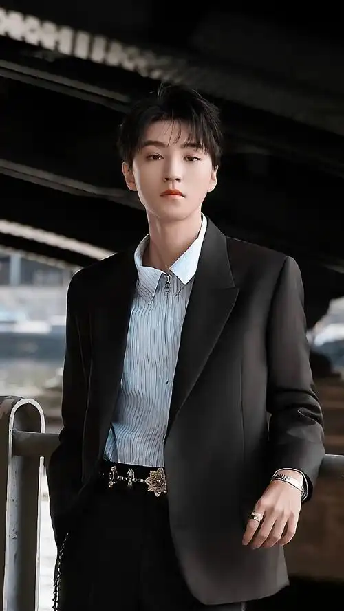 眼睛流口水了00#王俊凯 巴黎时装周#|#王俊凯迪奥品牌大使