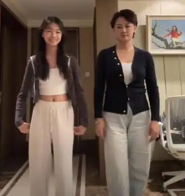 5月9日,李小萌曾发文表达:"我有什么问题吗?难道我身高有问题吗?