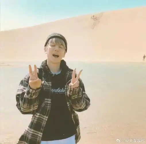 exo##边伯贤##边伯贤成立公司#  边伯贤女友视角比帅照更有杀伤