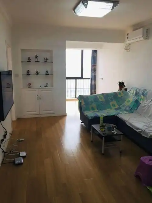 9号线松江泗泾地铁口1800米精装2房