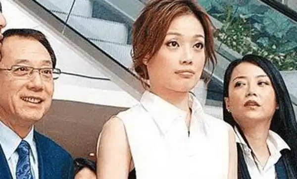 夹春卷事件是怎么回事揭秘容祖儿春卷事件真相