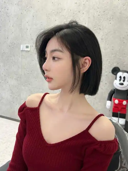 美女们都喜欢的减龄短发简约高级不用打理