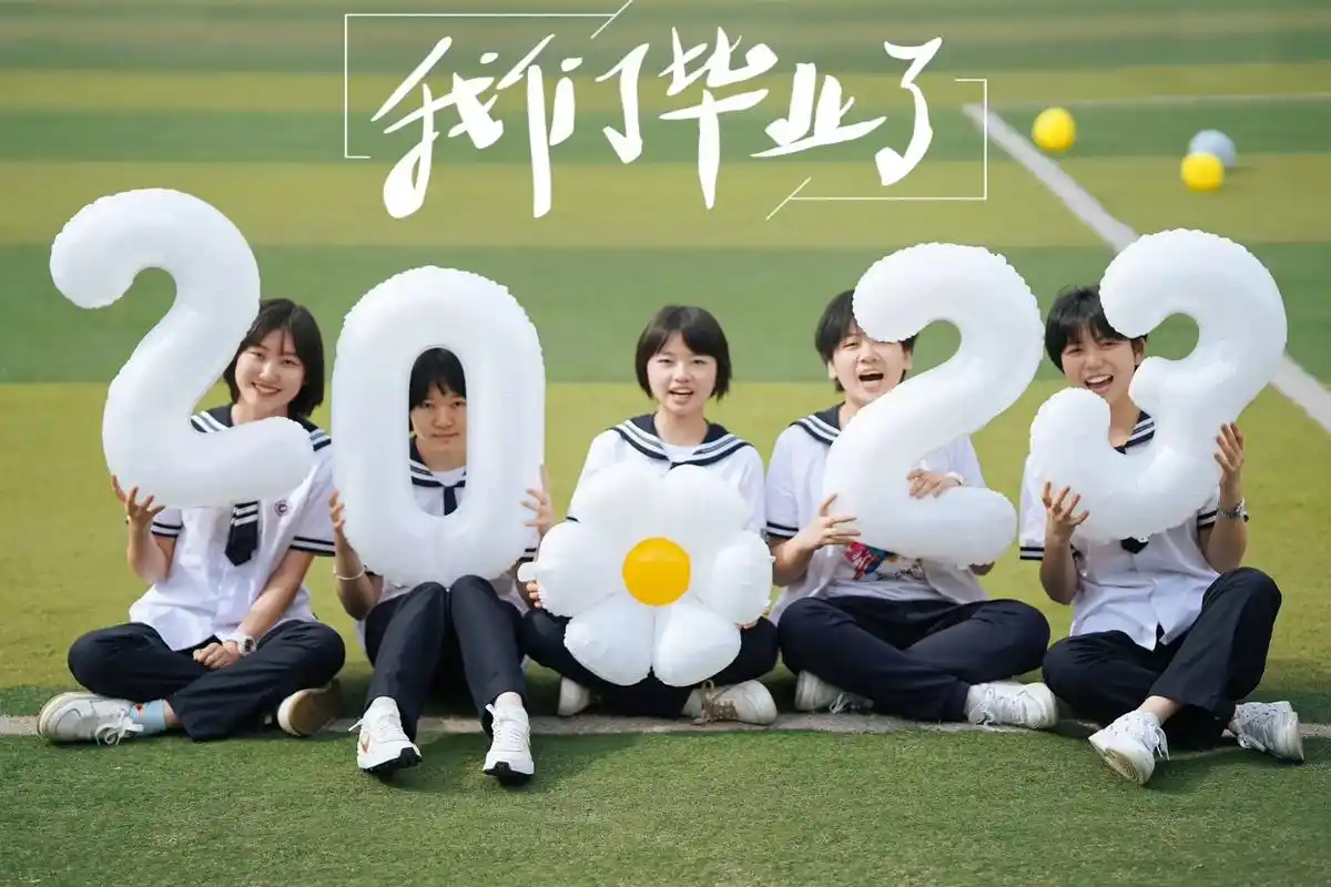 完成铁一滨河初三毕业照拍摄.许年华似水,共豆蔻几岁光阴.愿你 - 抖音