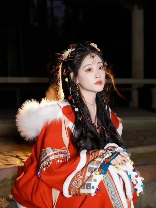 祝绪丹古风红斗篷写真 眼前一亮的视觉盛宴美得令人屏息