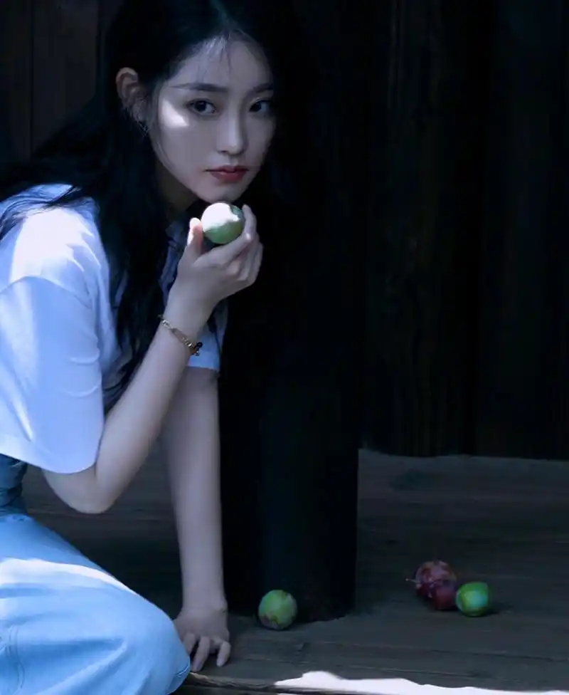 祝绪丹时尚感深得杨幂真传!穿西服套装秀美腿,身材好衣品赞