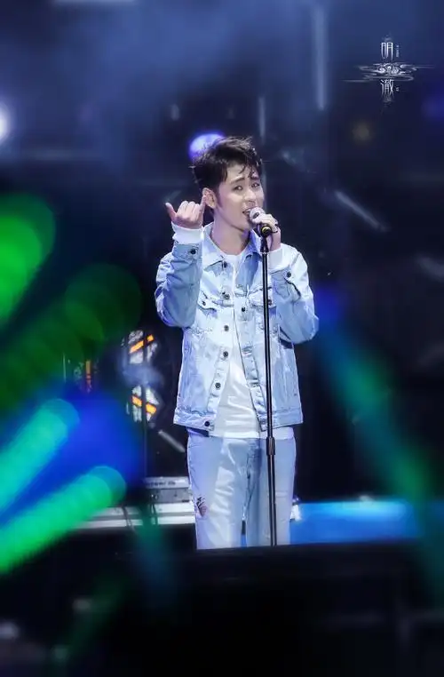 笑容我愿化身绿海永远追随 你天涯海角#国潮音乐嘉年华#@小辫儿张云雷