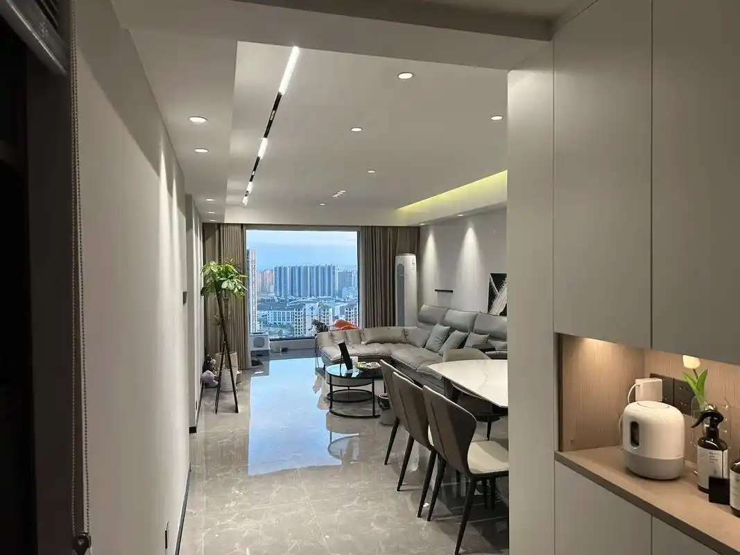 现代装修风格.三室一厅两卫客餐厅一体小户型,建筑面积120平 - 抖音